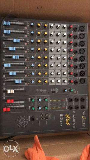 8momths old 8 chamnel mixer in 