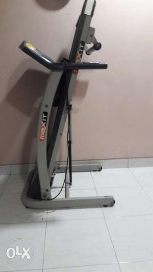 Black-grey MAXIT Treadmill