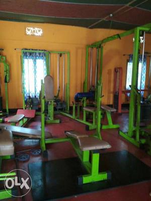 Good condition commercial complete gym equipment