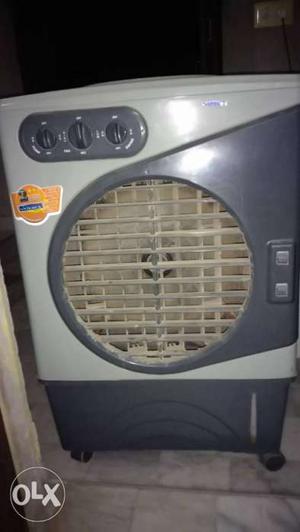Good condition cooler, honey Ped, ice box