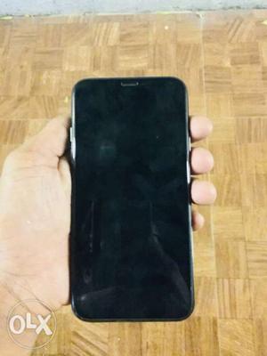 IPhone X 64GB Space Grey The phone is in scratch