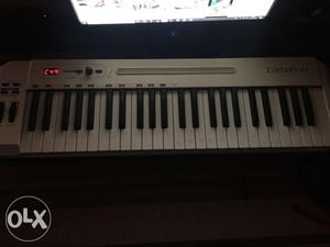 Samson carbon 49 midi keyboard with bill and it