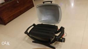 BBQ- Weber BBQ-- unused and brand new (Q-)