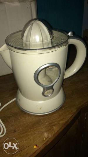Electric juicer brand new