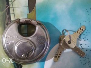 Gray Steel Europa Padlock With Keys