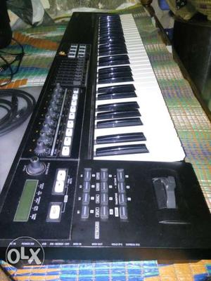 ROLAND A 800 pro..midi cantroller with acceseries