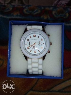 Round White Chronograph Watch With White Link Bracelet
