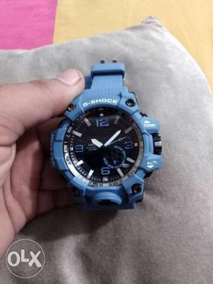 Round dial casio gshock watch.. All functions... Price