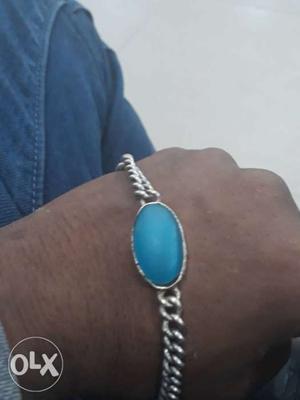 Silver-colored Chain Link And Blue Gemstone Bracelet
