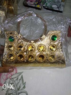 Fancy Golden hand purse. (Fixed price)