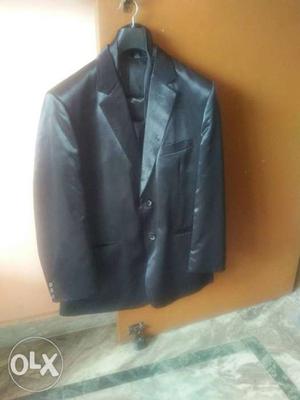 Good cloth coat pant with tie and cover only one