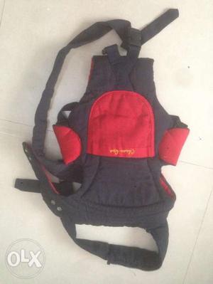 Kid sling bag in excellent condition