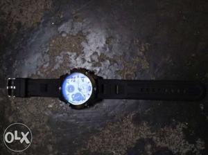 Naviforce watch which reflect blue light in