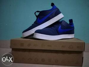 Pair Of Blue-and-black NIKE canvas shoes