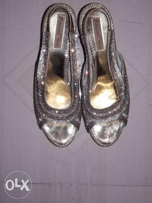 Pair Of Women's Grey Peep-toe Sandals