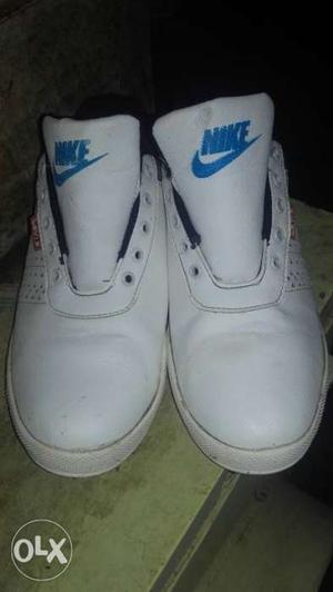 Shoes size-(9) Pair Of White Leather price kam kar denge
