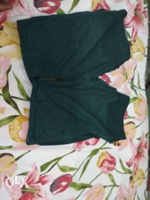Green shorts, Brand new