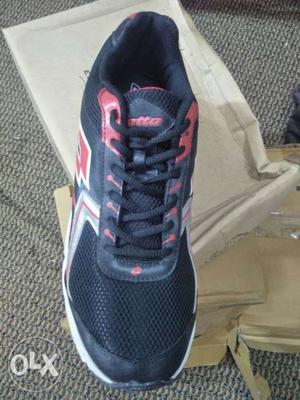 Unpaired Black And Red Lotto Sneaker