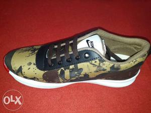 Unpaired Brown And Black Low-top Sneaker