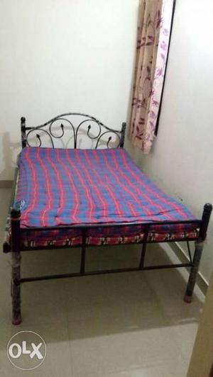 2 queen size bed, with mattress. Only 4 months old