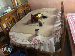6 Seater Dining table in a good condition is