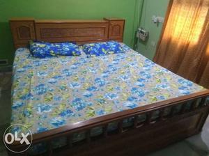 6*6.5ft king size bed with matress and complete storage