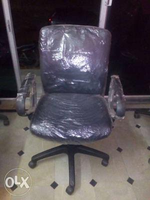 Black office chair just /-