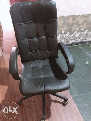 Brand New Chair, kebl left hand side handel crack