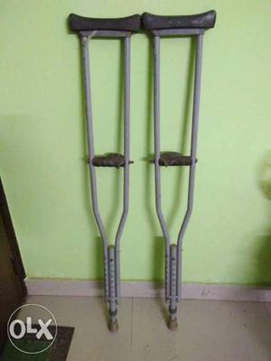 Height adjustable under arm crutch pair