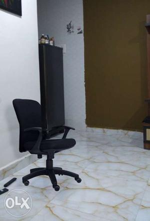 Office Chair (2 year used & new condition)