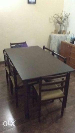 Six seater solid wood dinning set in very good