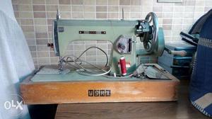 USHA Sewing machine with lid and cloth cover