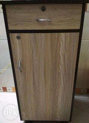 Wooden Almirah / Wardrobe with 4 shelves + 1 lockable drawer