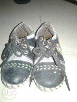 3to4 year old boy shoes nice condition
