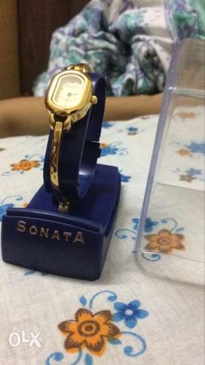 Brand new sonata watch in gold colour