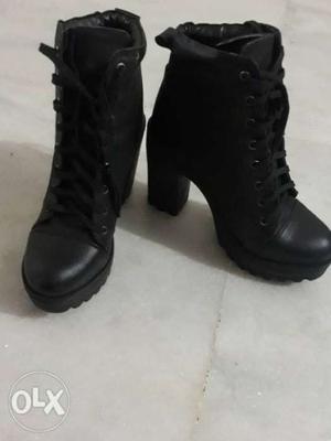 High neck heel boots with size 39 EU/5.5 UK Black