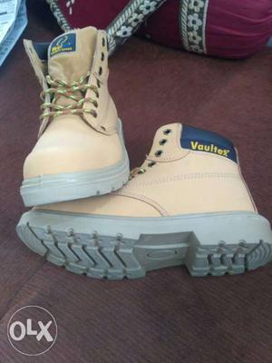 Imported safety shoes for vaultex brand, only 8 number size,