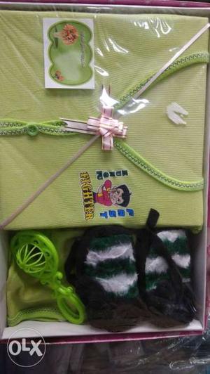 New cloths for new born child Gift pack