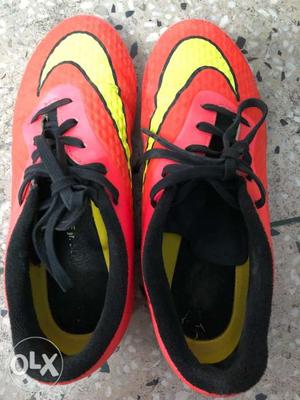 Nike football shoes UK size 4