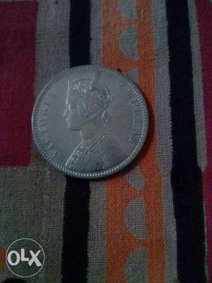 Round Silver-colored Coin. one rupee indian coin  QUEEN
