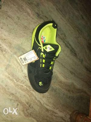 Unpaired Black And Green Sneaker