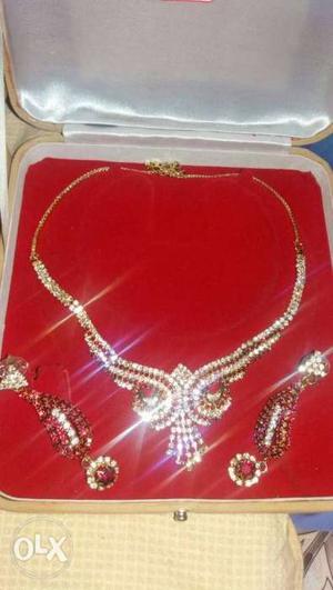 All necklace and necklace set urgently sell