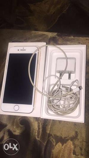 I phone 7 32gb in mint condition no dent no
