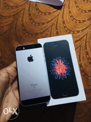 Iphone Se 32gb 2 month old space gray full box