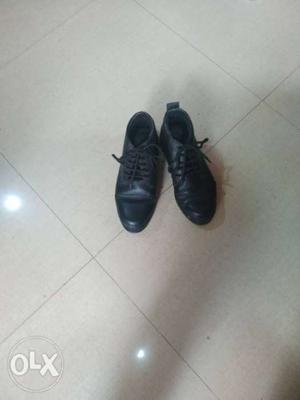 Leather Shoes New one not used, strong one