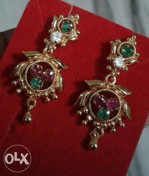Pair Of Women's Gold-colored Earrings With Green And Pink