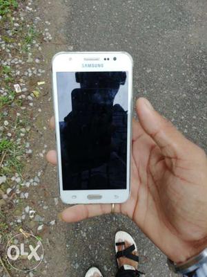 Samsung J 5 in vry good condition with front