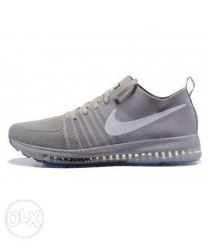 Unpaired Gray Nike Low-top Sneaker