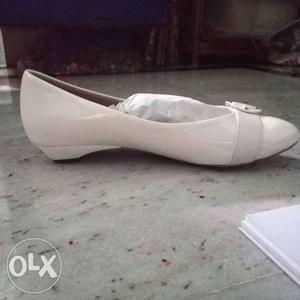 Unpaired White Shoe