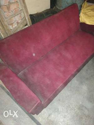 6*2 ft valvet Sofa in good condition